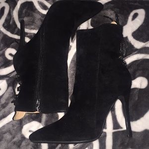 NWT Velvet Shock Heel!!